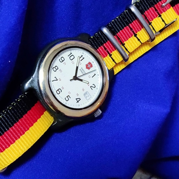 Swiss Army Classic Men's Watch Swiss Made Vintage
New battery working - Picture 5 of 5